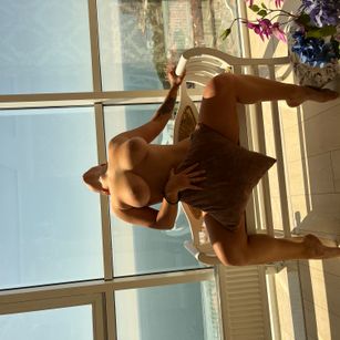 Model - ElseaBloom crazy