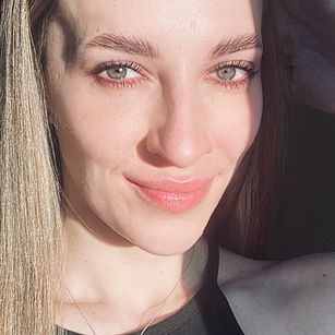 Model - Ava stockings