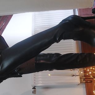 Model - MissDyannis tease