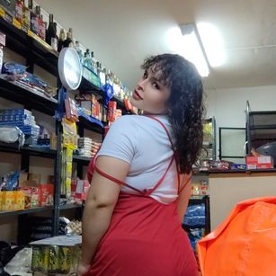 Model - SeleneLuminari hairypussy