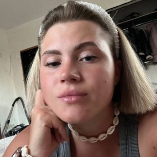 Model - ElseaBloom tightpussy