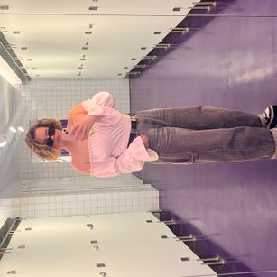 Model - ElseaBloom cigarette