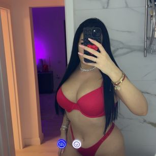 Model - Roberta Lopez gfe