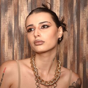 Model - venusinylons cfnm