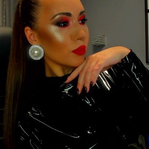 Model - MissElegance findom