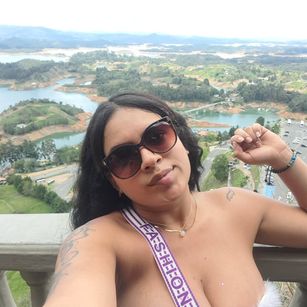 Model - Ambar SM blowjob