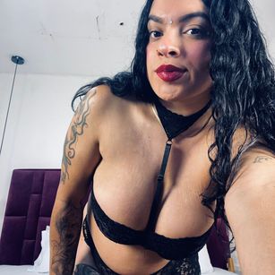 Model - Ambar SM curvy