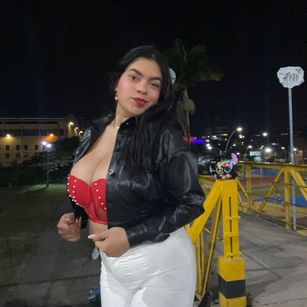 Model - Ambar SM blowjob