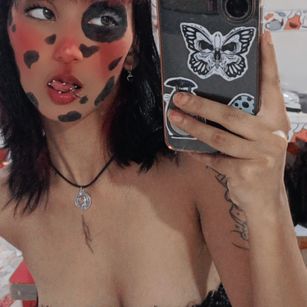 Model - NiaaFox latina