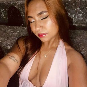 Model - Emily Luxe bigboobs