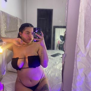 Model - Ambar SM blowjob