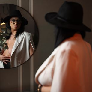 Model - NinnaDevone milf