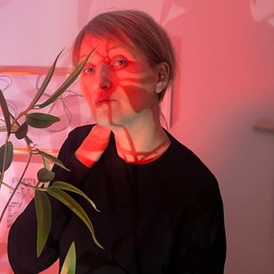 Model - Paris Beautiful blowjob