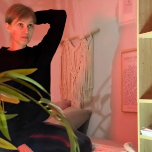 Model - Paris Beautiful deepthroat