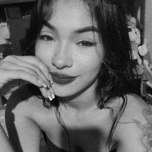 Model - SashaHans pussy