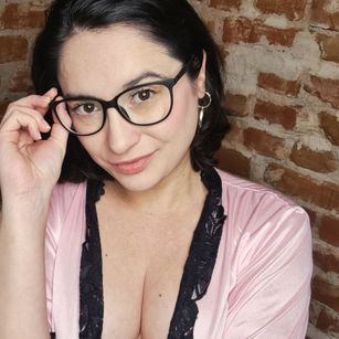 Model - PinkNextDoor horny