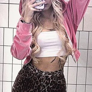 Model - Lina Lirian joi