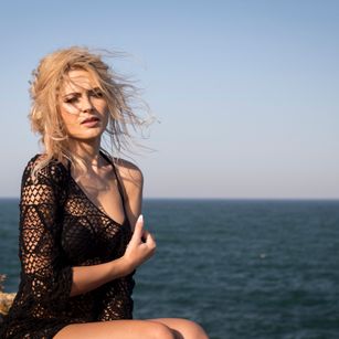 Model - Freya Bliss blonde