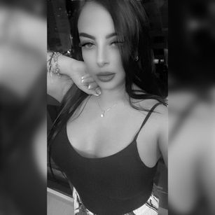 Model - Antonella Blake ass