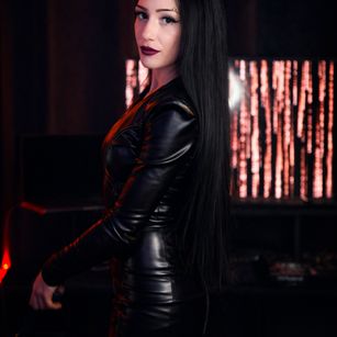 Model - Empress Akira joi