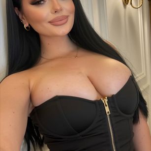 Model - HumbleBrunette loveseeker