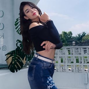 Model - KatherinJohns 18