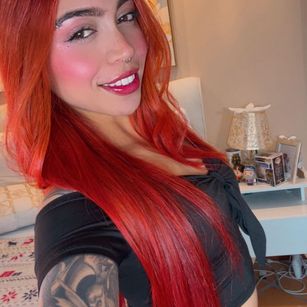 Model - Polygonnia latina