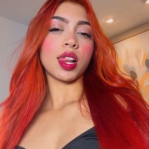 Model - Polygonnia teen