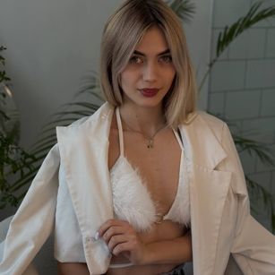 Model - Cherry spanking