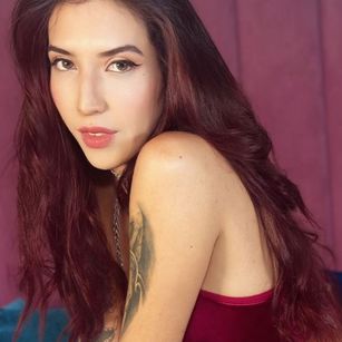 Model - IlyJunn squirt