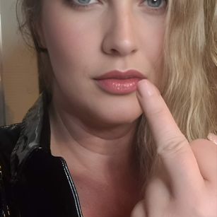 Model - MissVeena findom