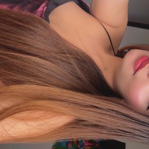 Model - Emiliegolds cei