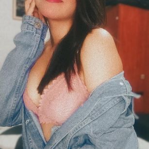 Model - Lola Gibson LATINA