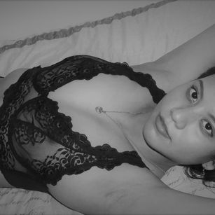 Model - Lola Gibson JOI