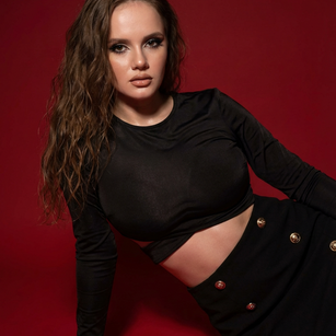 Model - Emeralda squirt