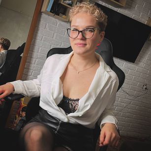 Model - MrMrsRight housewife