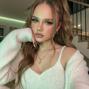 Model - Emeralda dirtytalk