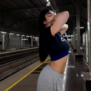 Model - KatherinJohns LATINA