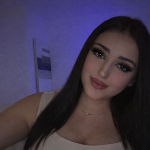 Model - Mia brunette