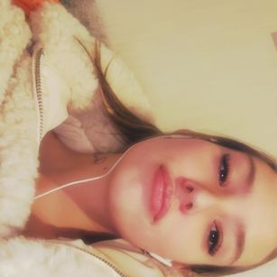 Model - Angela FOOTJOB