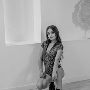 Model - Kim Bless joi