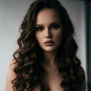 Model - Emeralda cuckold