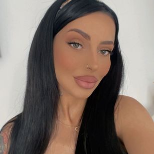 Model - Sophie squirt