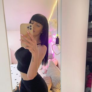 Model - Sophie pornstar