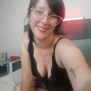 Model - Mahina84 striptease