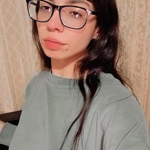 Model - KatherinJohns LATINA