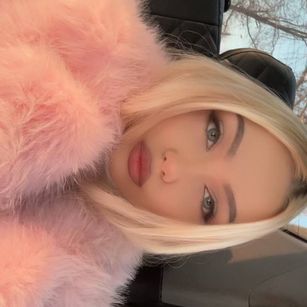 Model - Lina Lirian joi