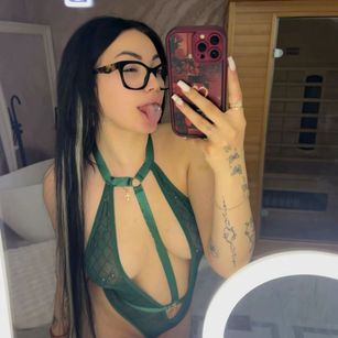 Model - LisaRae pussy