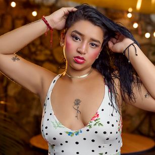 Model - AlessandraMoss oil