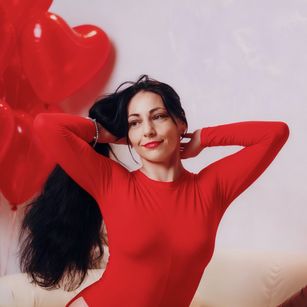 Model - Lilu Grants bondage